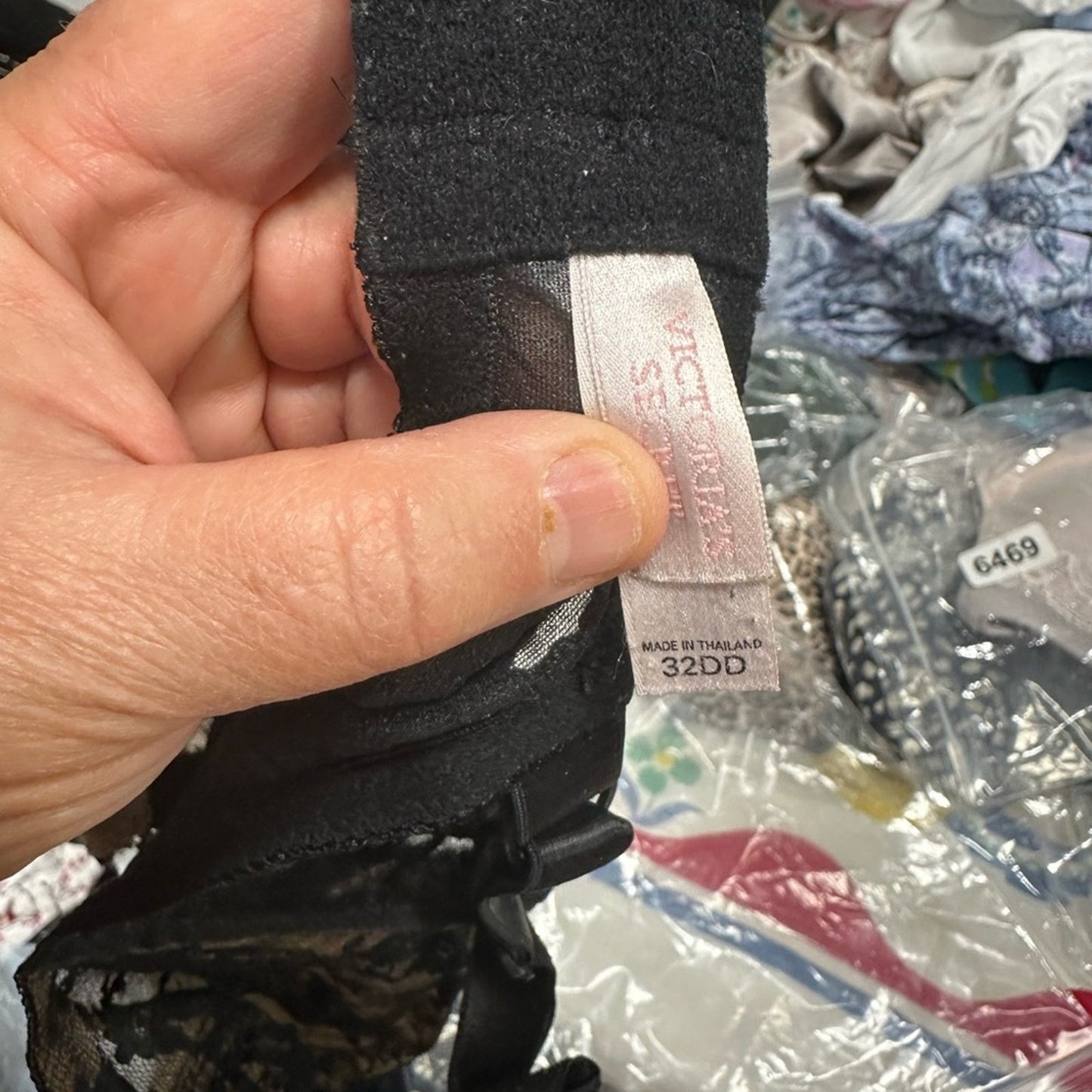 Victoria’s Secret Elegant Black Lace Underwire Bra with Wide Straps