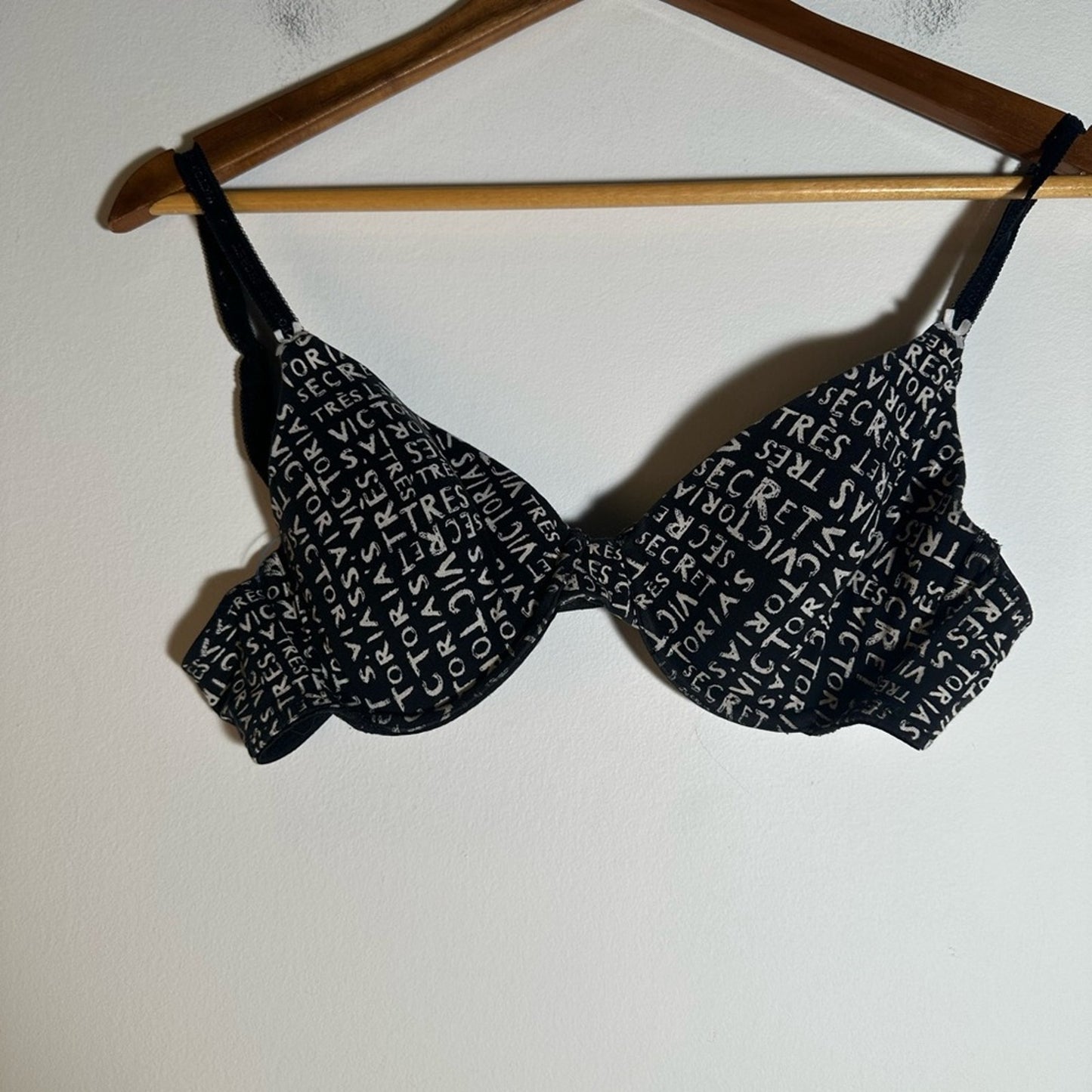 Victoria's Secret Black and White Text Print Bra