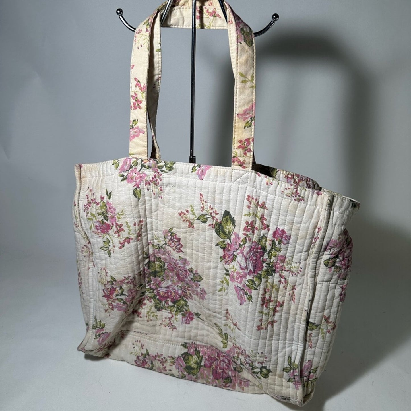 Elegant Cream and Pink Floral Tote Bag with Quilted Design