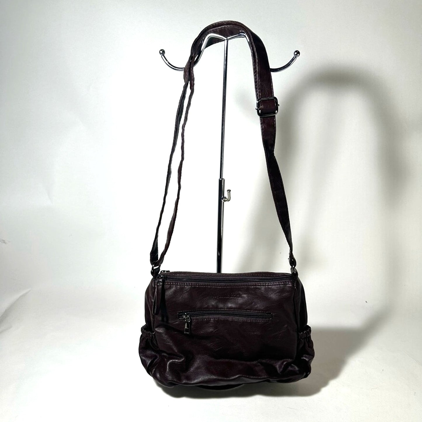 Chic Brown Leather Shoulder Bag with Textured Finish