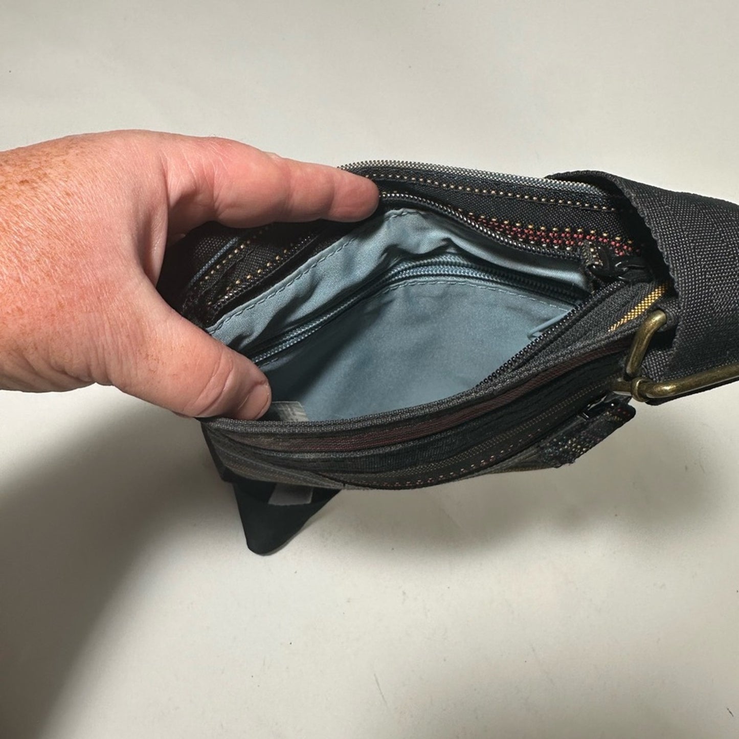 Sleek Black Messenger Bag with Adjustable Strap and Durable Material