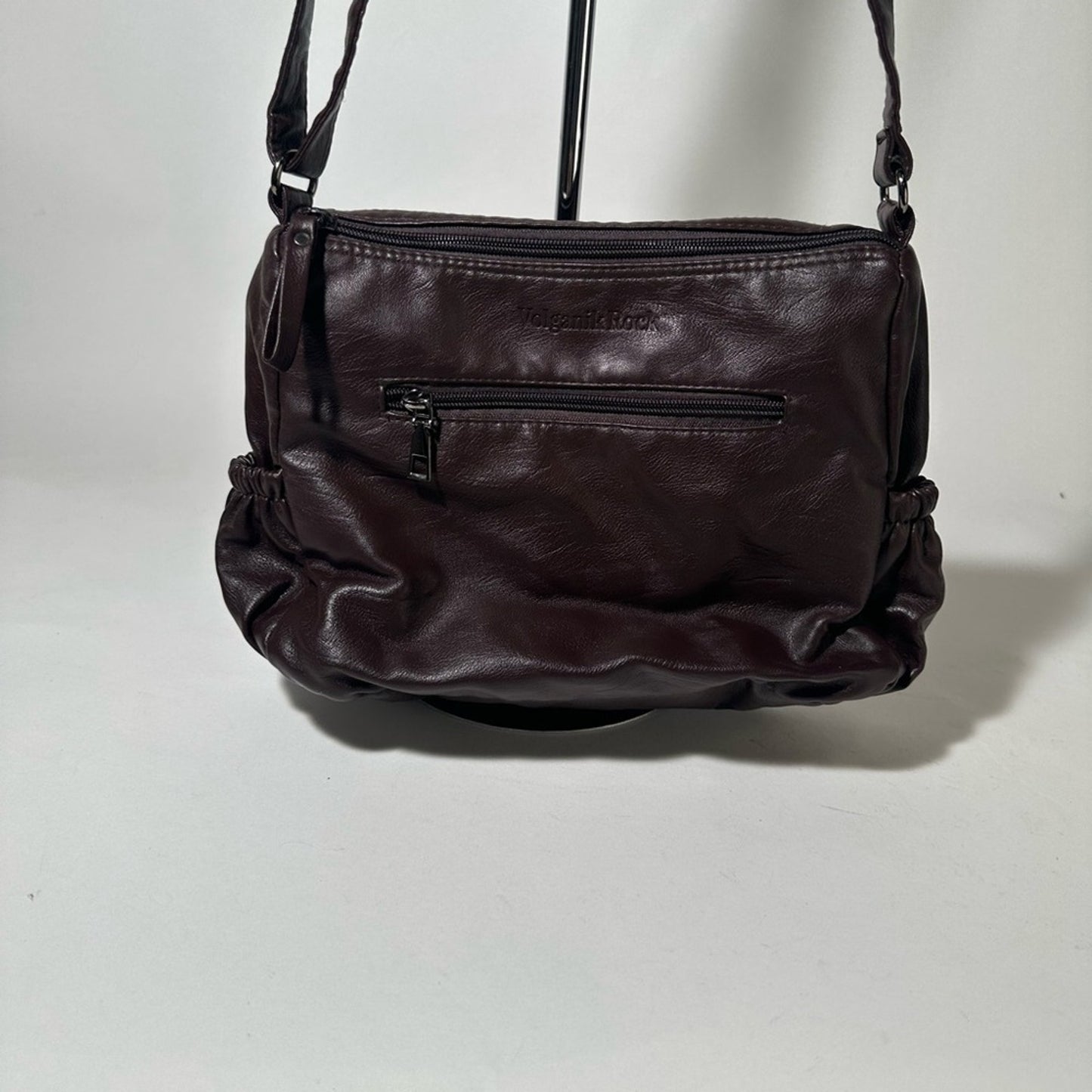 Chic Brown Leather Shoulder Bag with Textured Finish