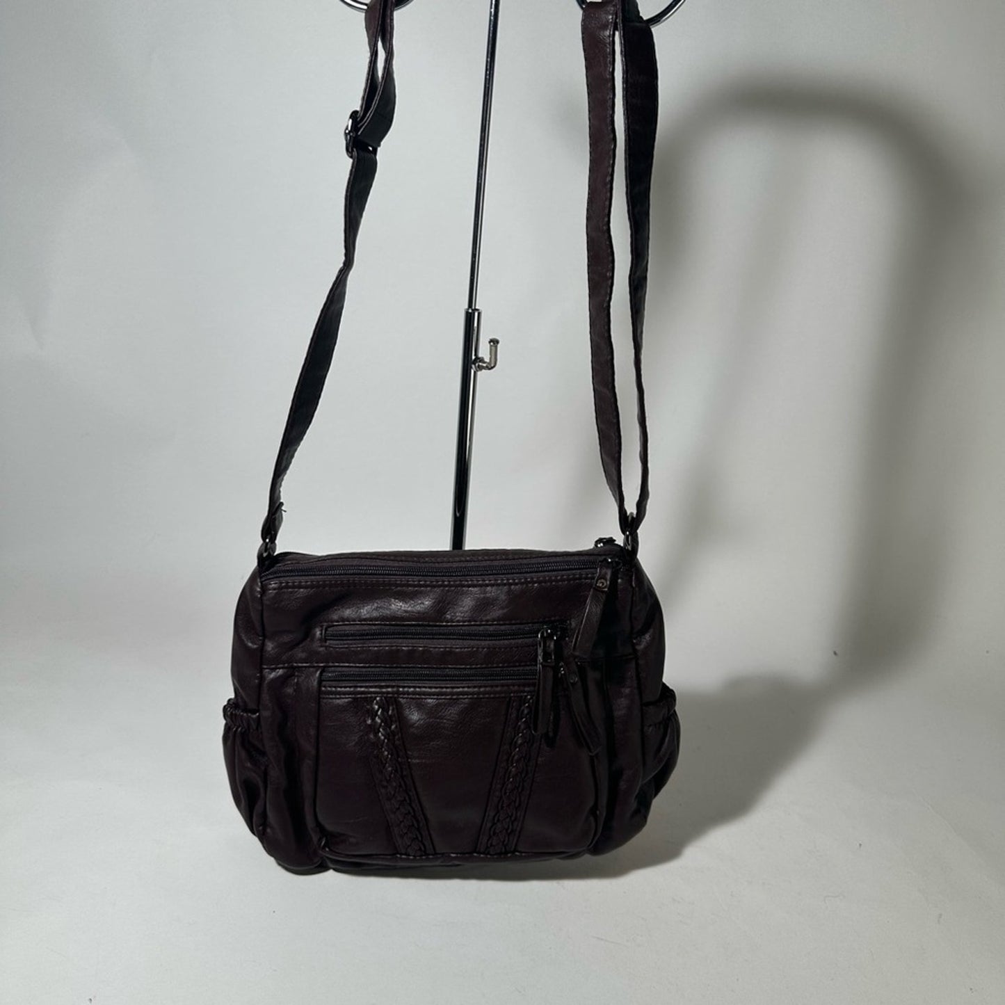 Chic Brown Leather Shoulder Bag with Textured Finish