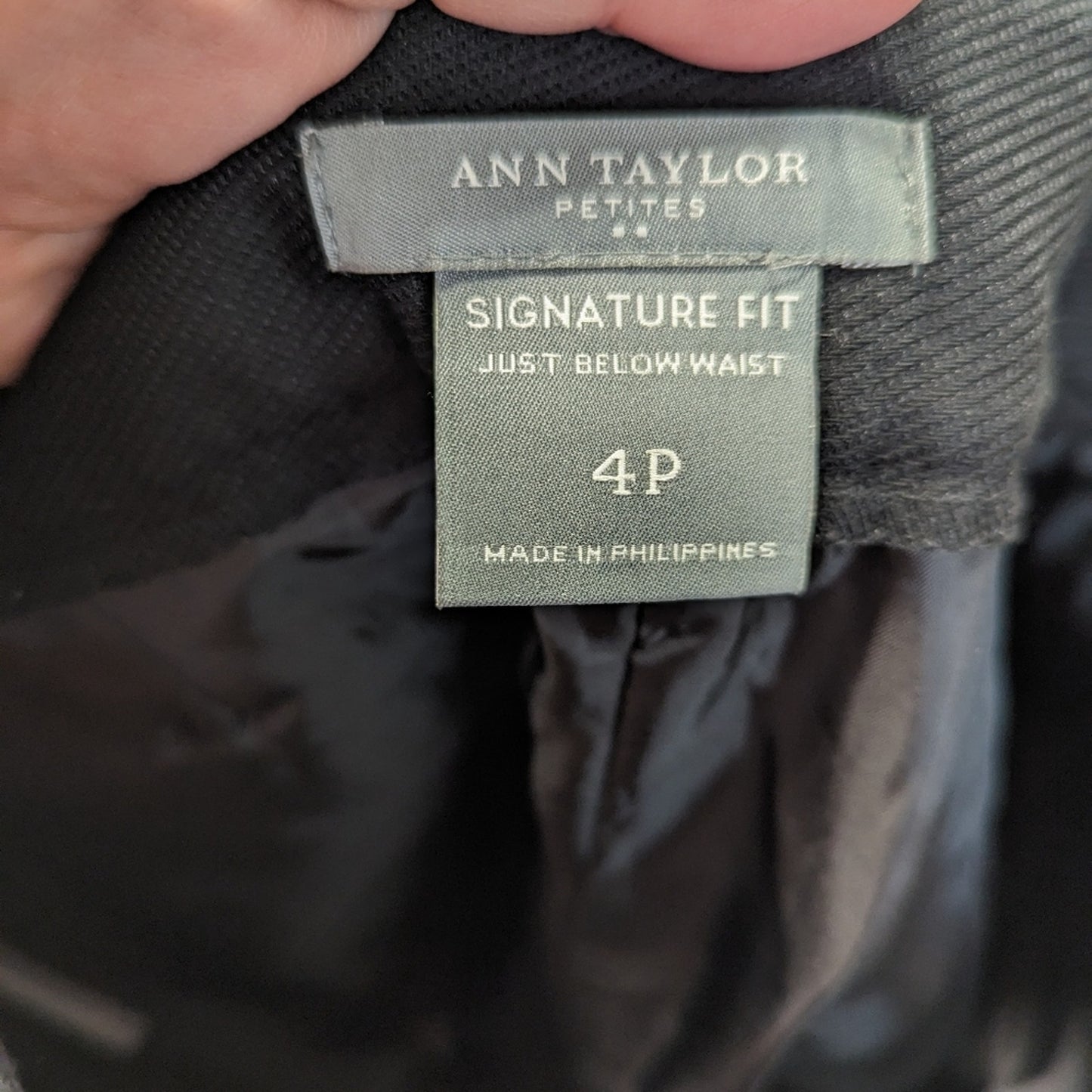 Ann Taylor Signature Fit Cropped Pants - 4P