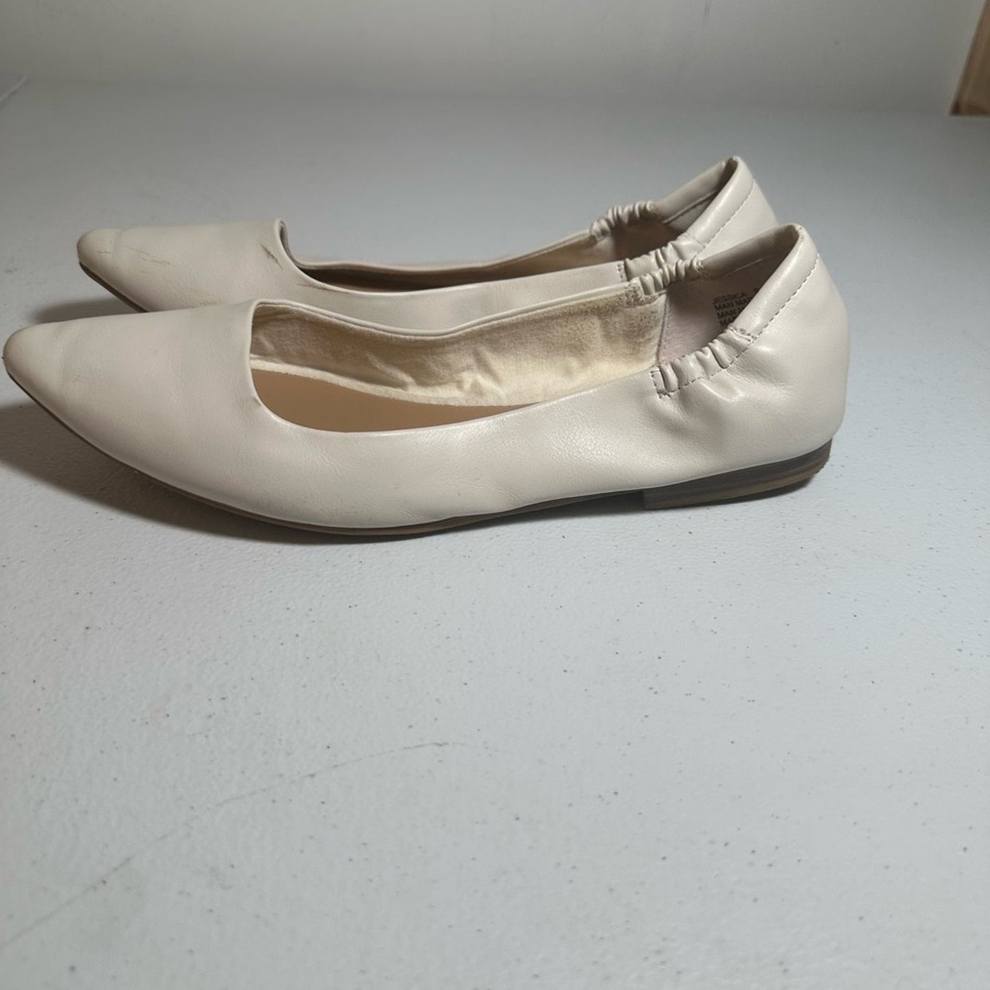 Crown & Ivy Women's Cream Flats