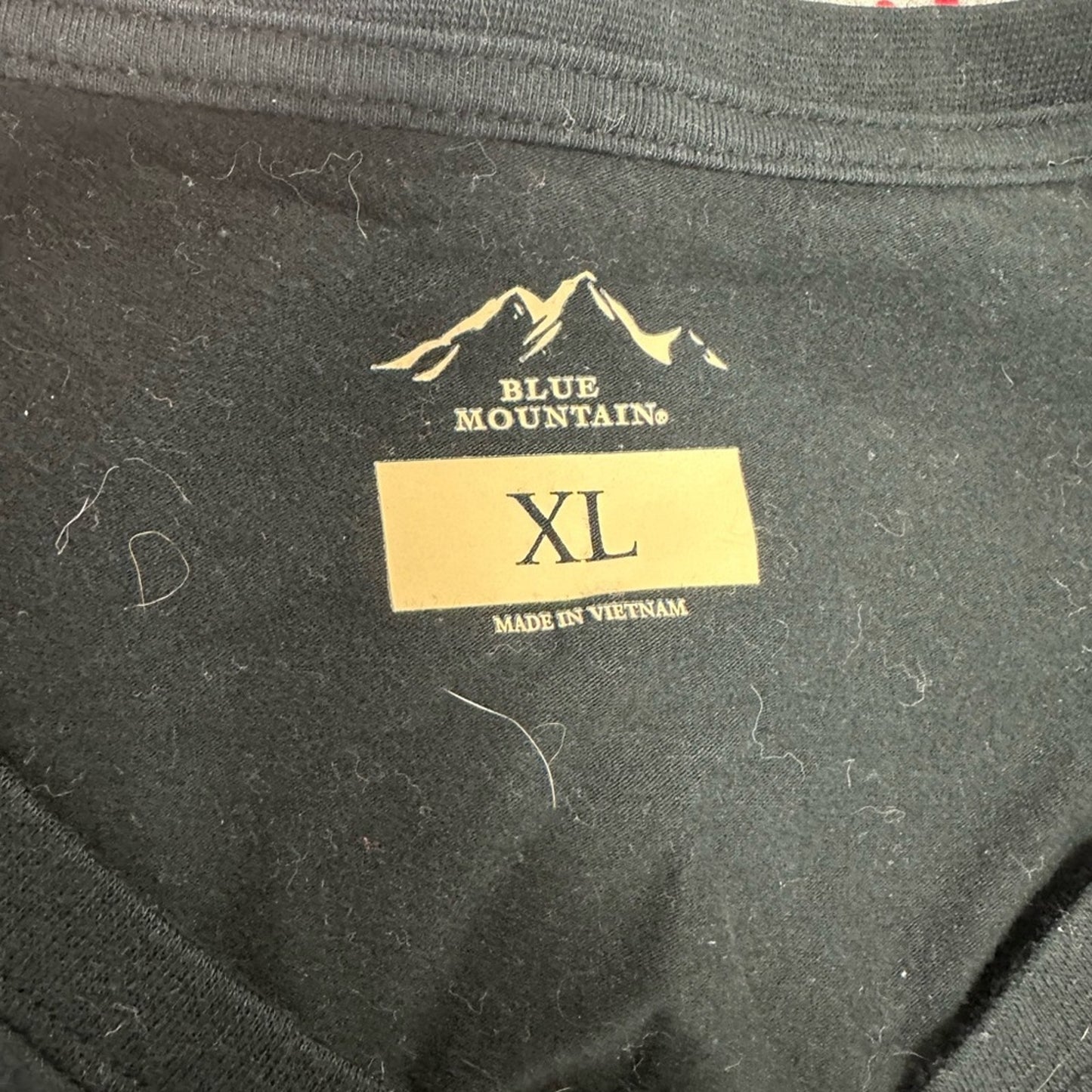 Blue Mountain Black V-Neck T-Shirt XL