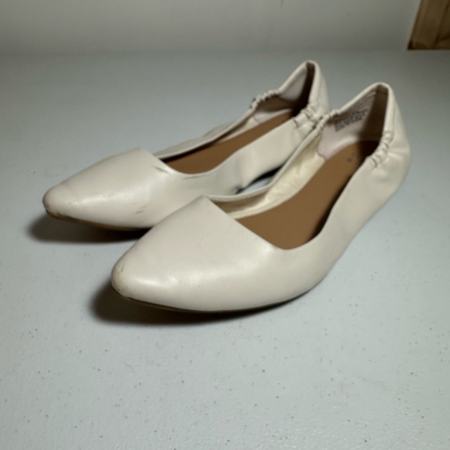 Crown & Ivy Women's Cream Flats