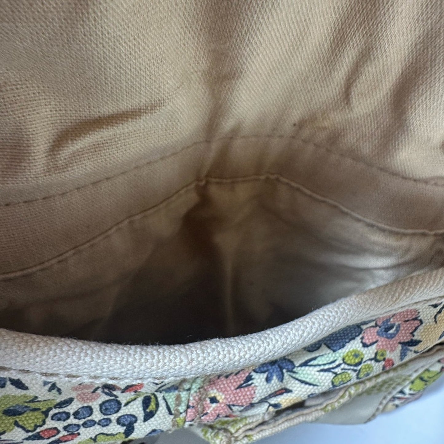 Fossil Cream and Tan Crossbody Bag with Adjustable Strap
