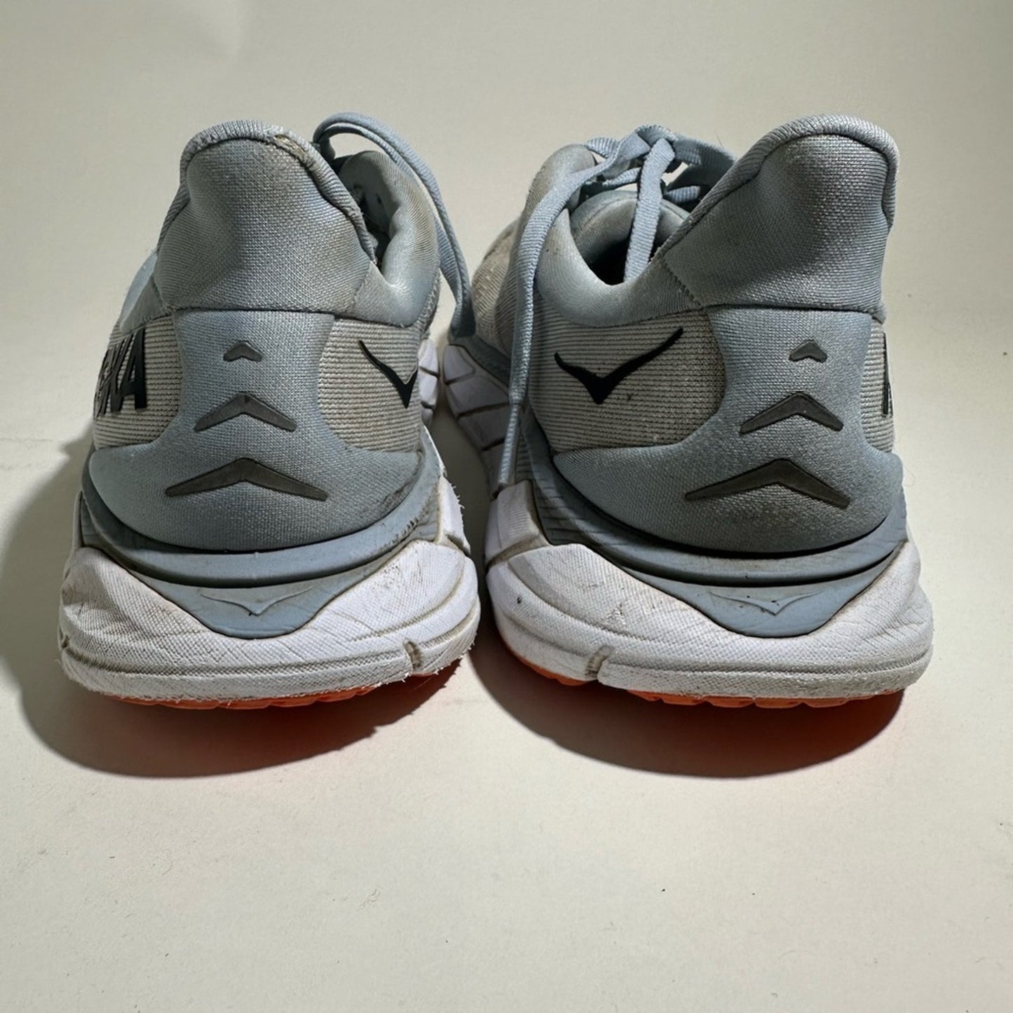 Hoka Arahi 6