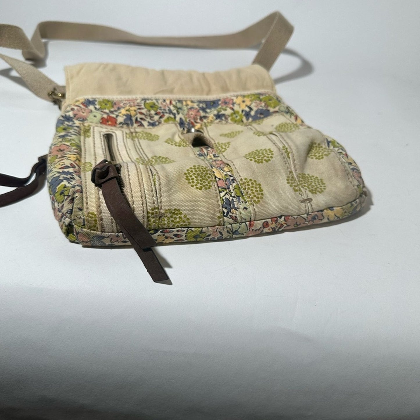 Fossil Cream and Tan Crossbody Bag with Adjustable Strap