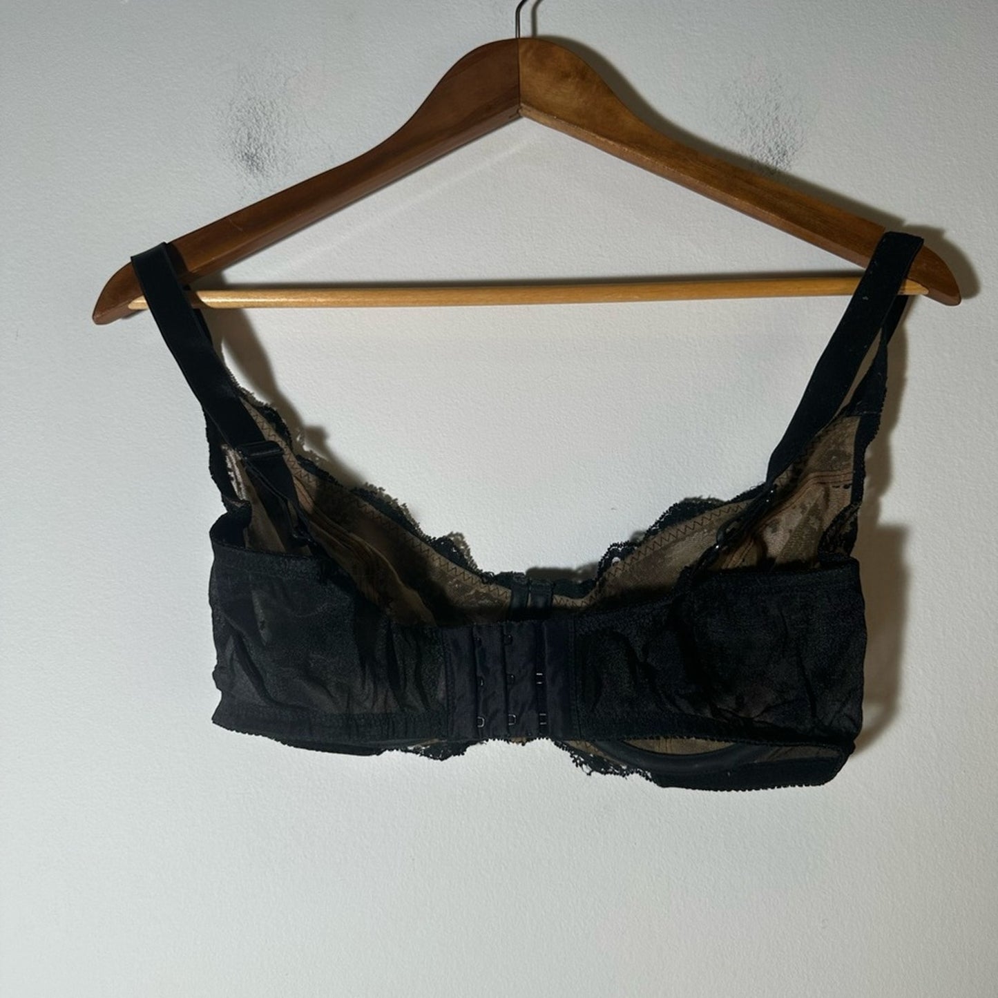 Victoria’s Secret Elegant Black Lace Underwire Bra with Wide Straps