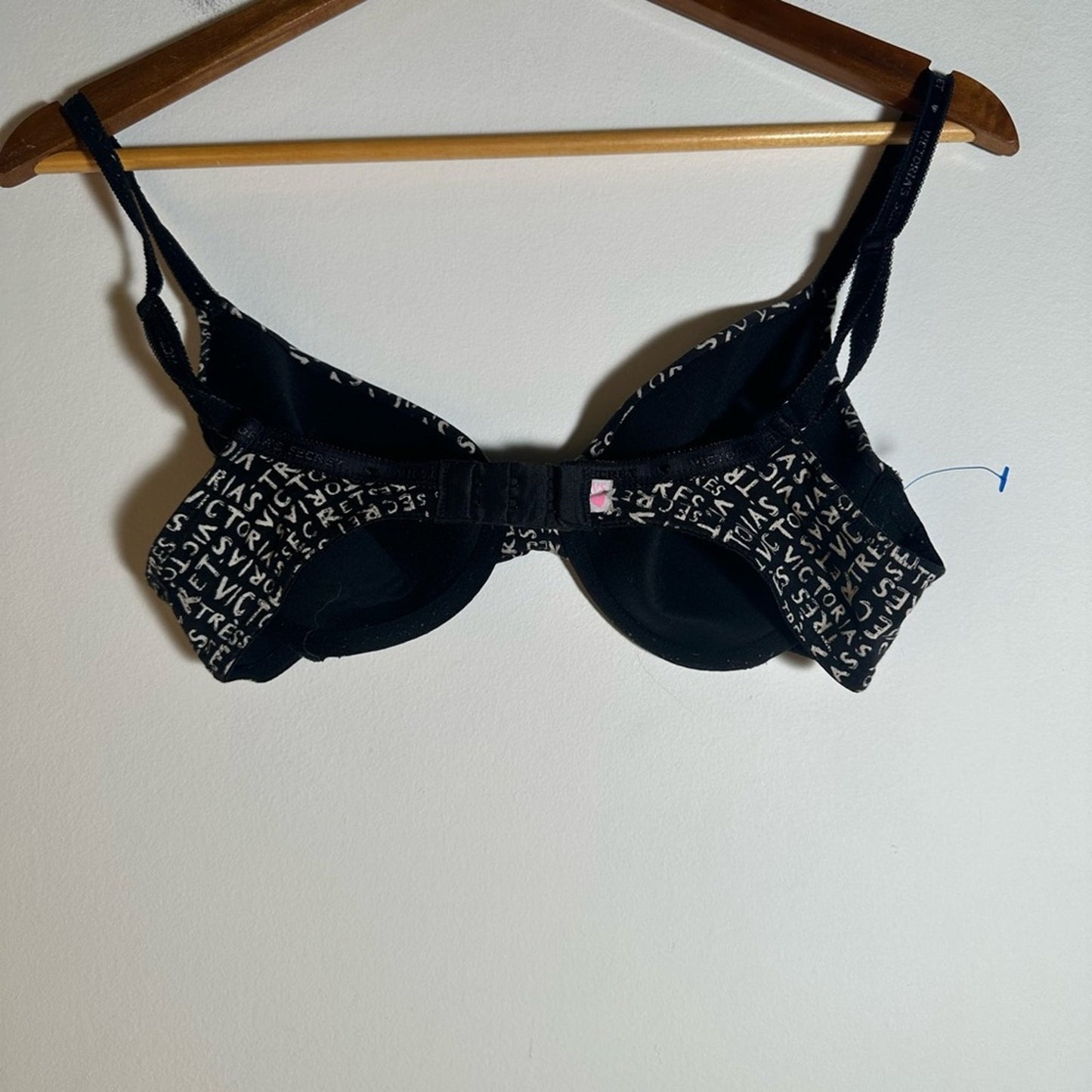 Victoria's Secret Black and White Text Print Bra