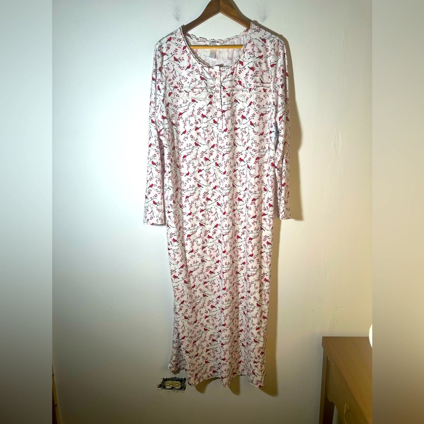Red Cardinal Long Sleeve Nightgown NWT