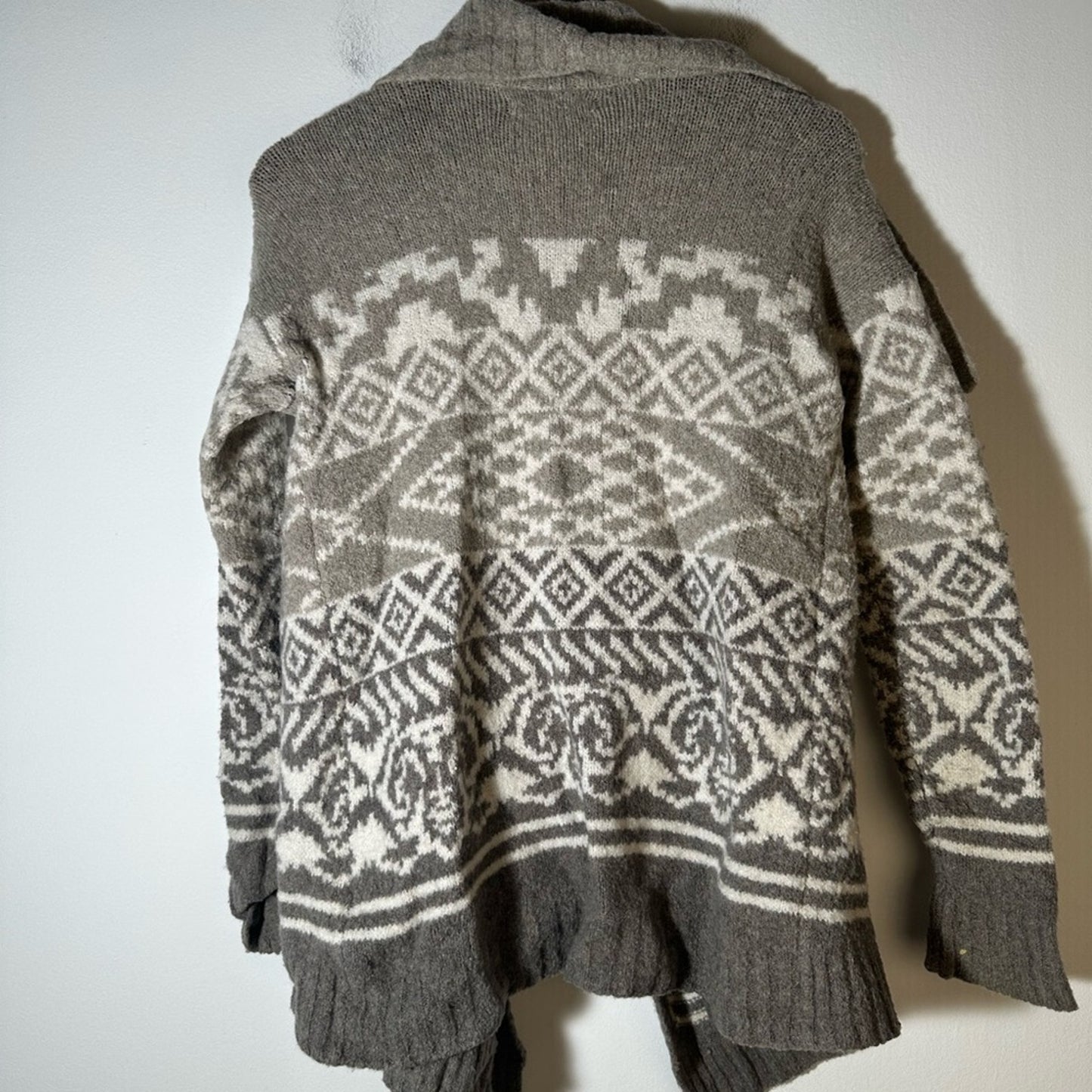 Abercrombie & Fitch Cozy Gray and Cream Women's Sweater