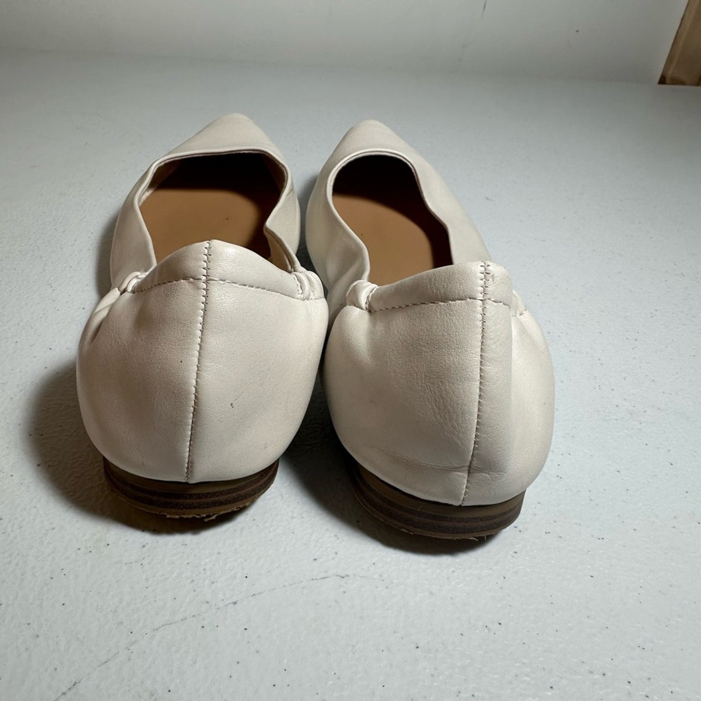 Crown & Ivy Women's Cream Flats