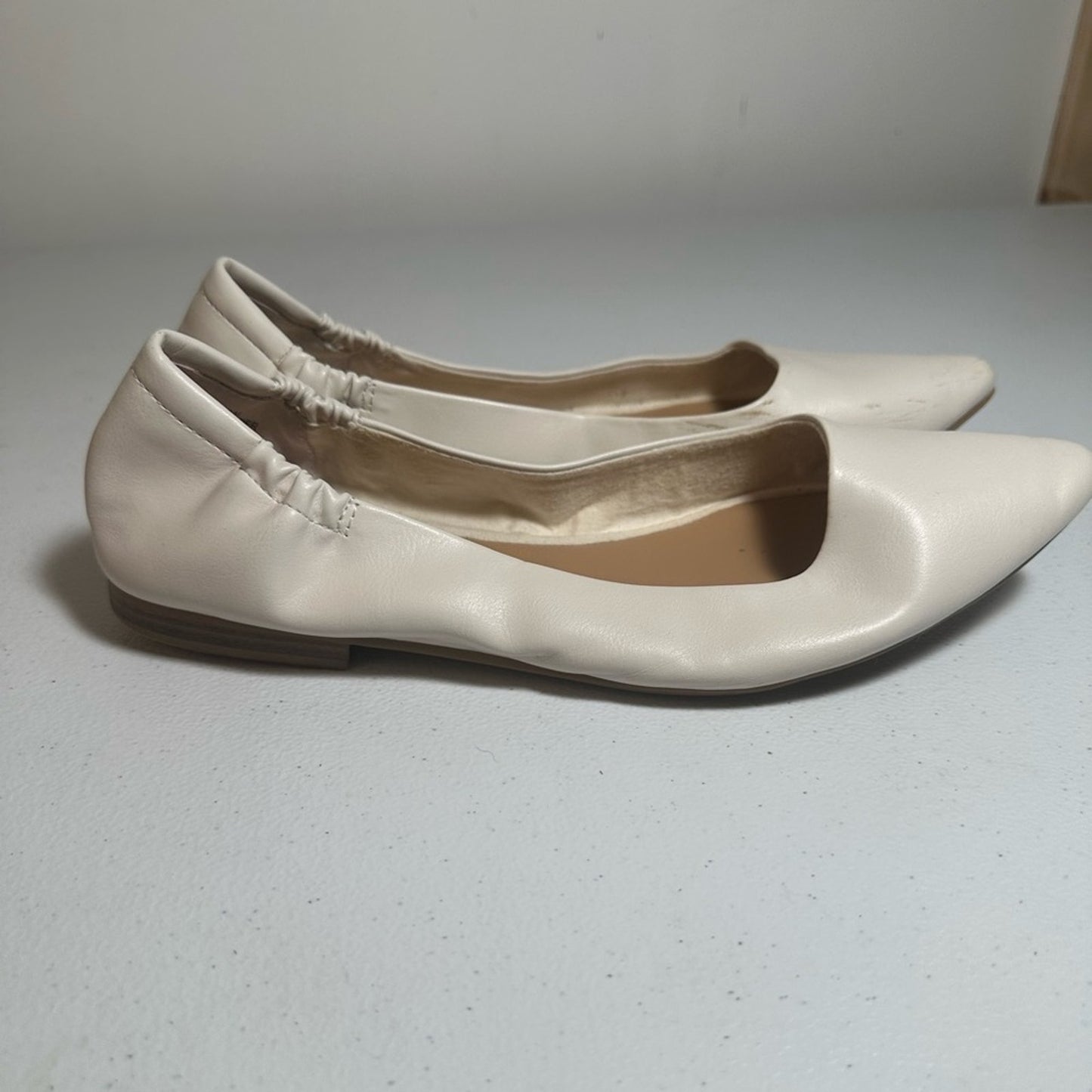 Crown & Ivy Women's Cream Flats