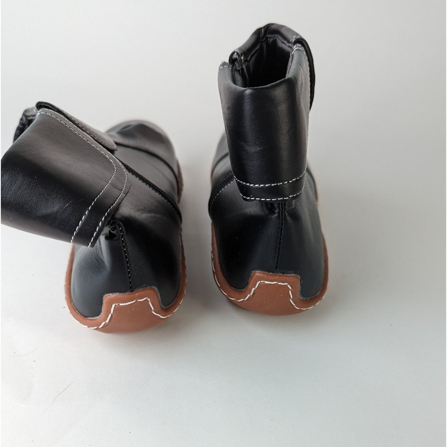 NWOT Stitch Side Ankle Boots 9