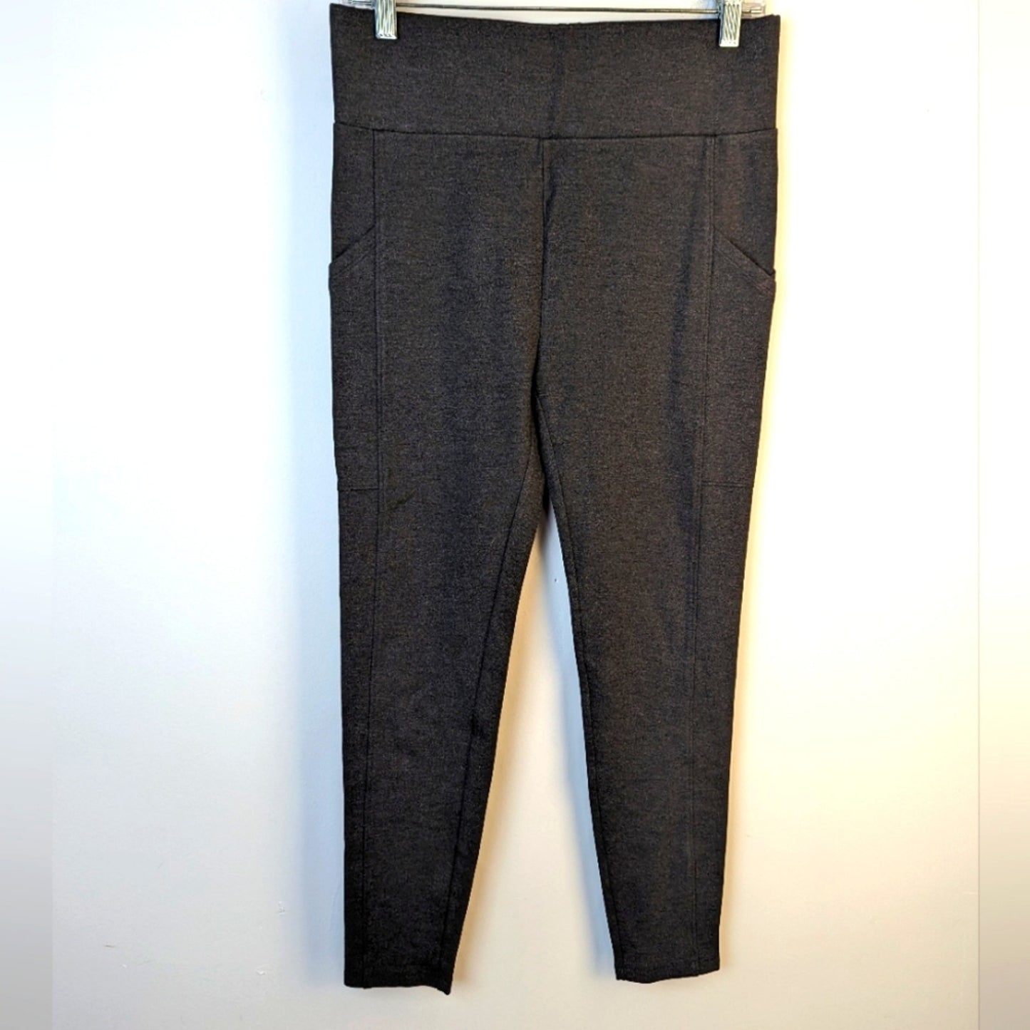 Lou & Grey Pointe Pocket Leggings / Medium
