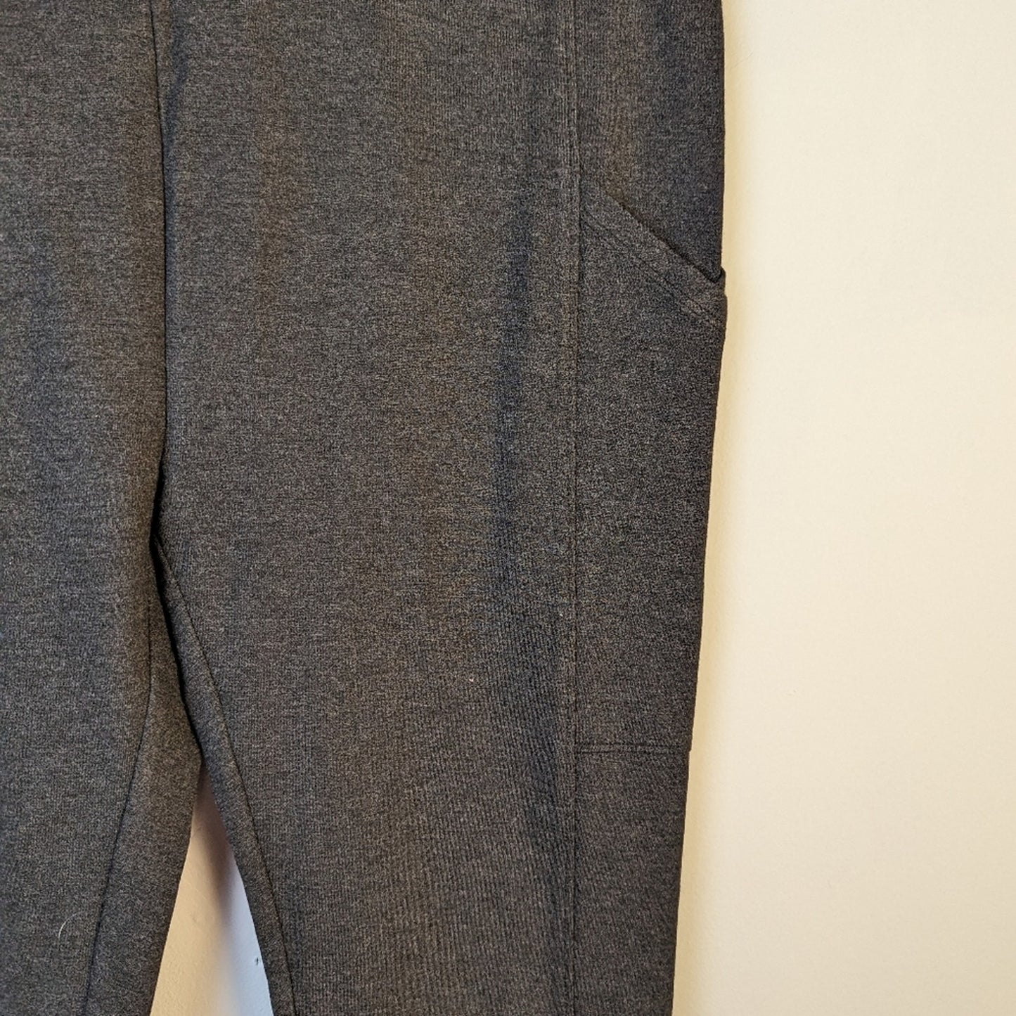 Lou & Grey Pointe Pocket Leggings / Medium