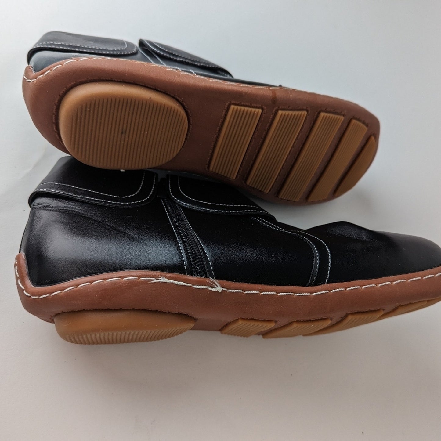 NWOT Stitch Side Ankle Boots 9