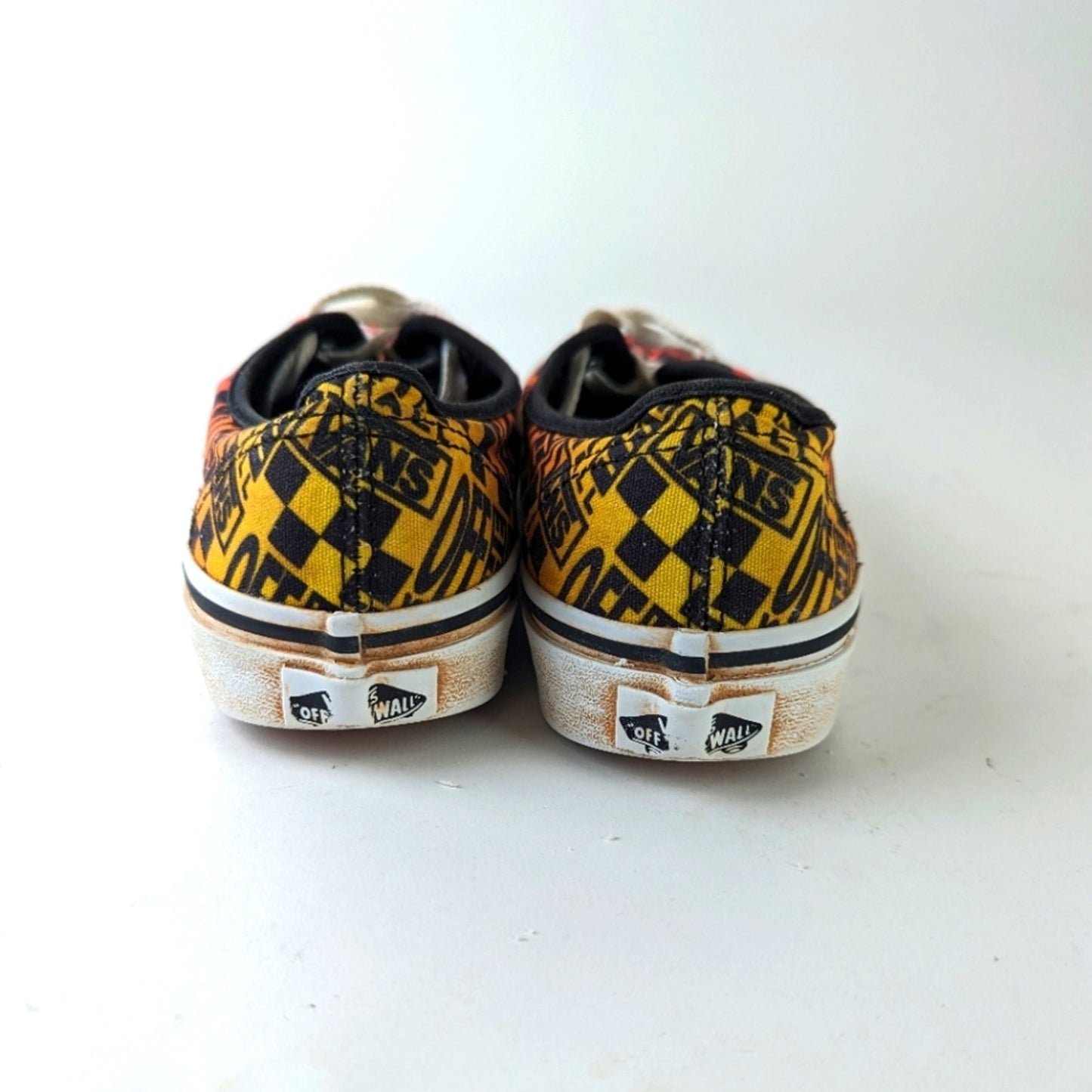 Vans Logo Flame Lace Up Sneakers 5.5