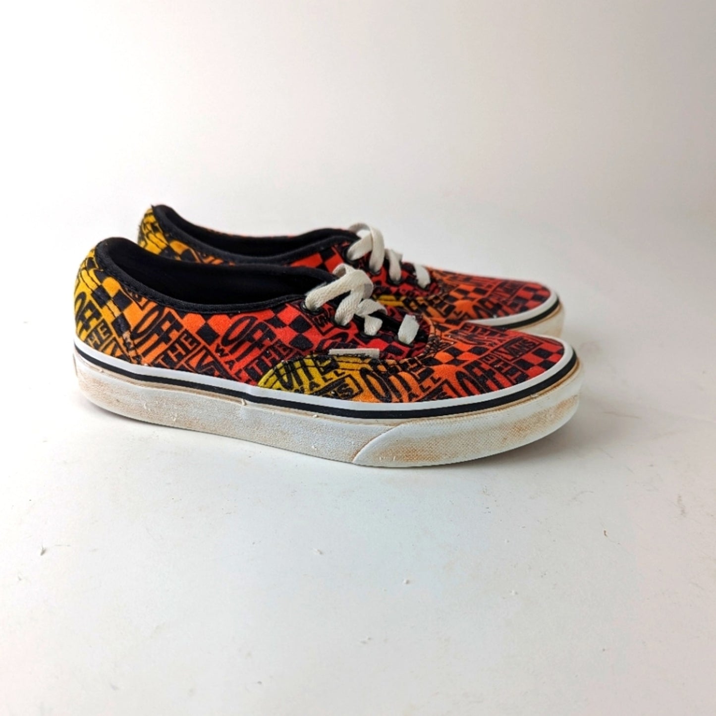 Vans Logo Flame Lace Up Sneakers 5.5