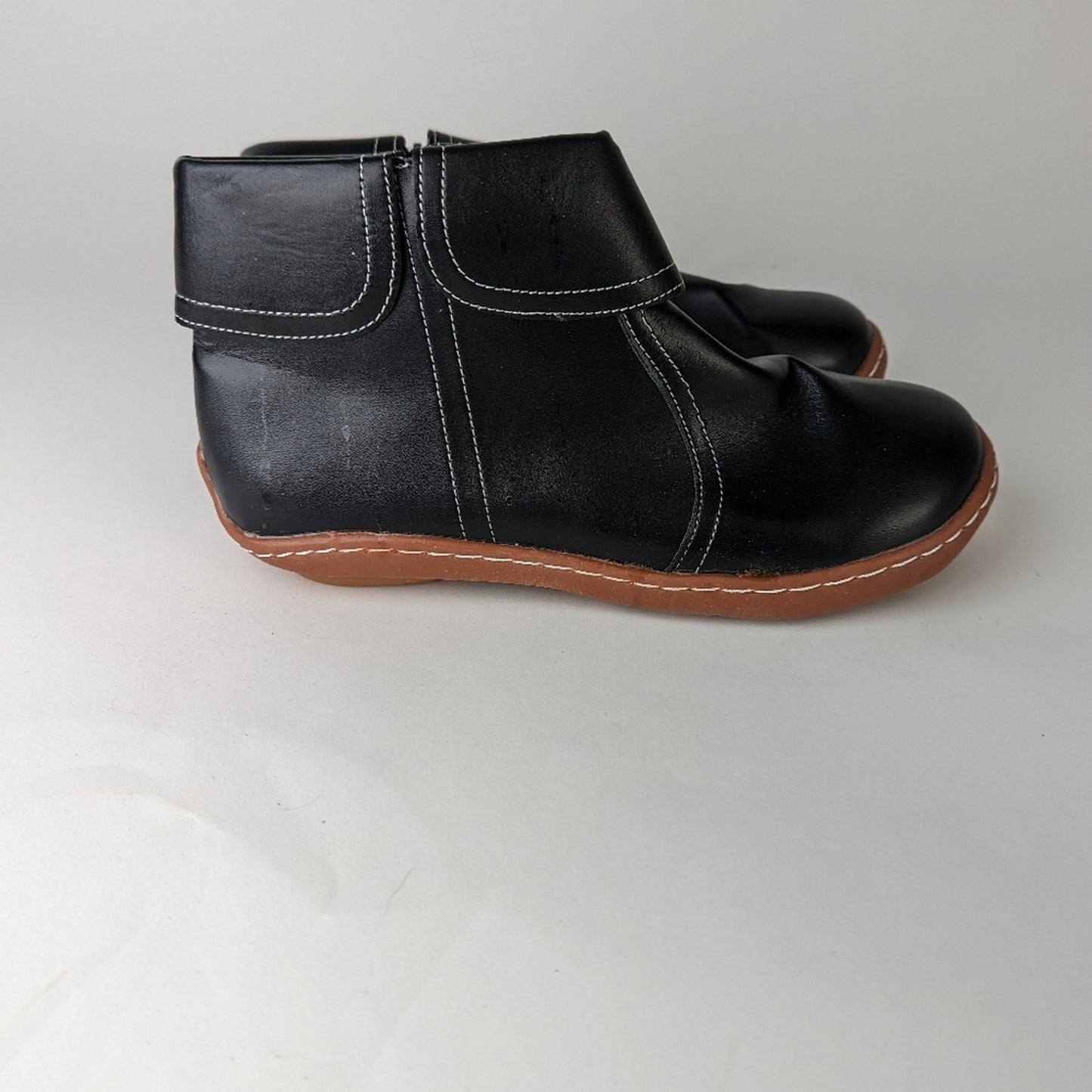 NWOT Stitch Side Ankle Boots 9