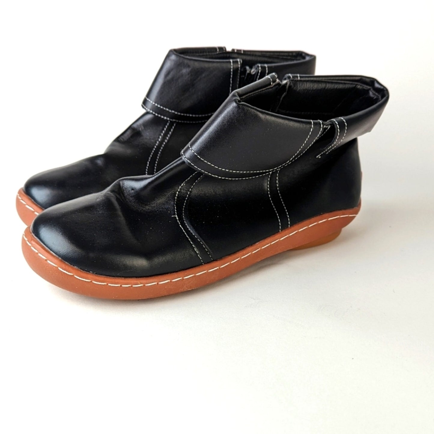 NWOT Stitch Side Ankle Boots 9
