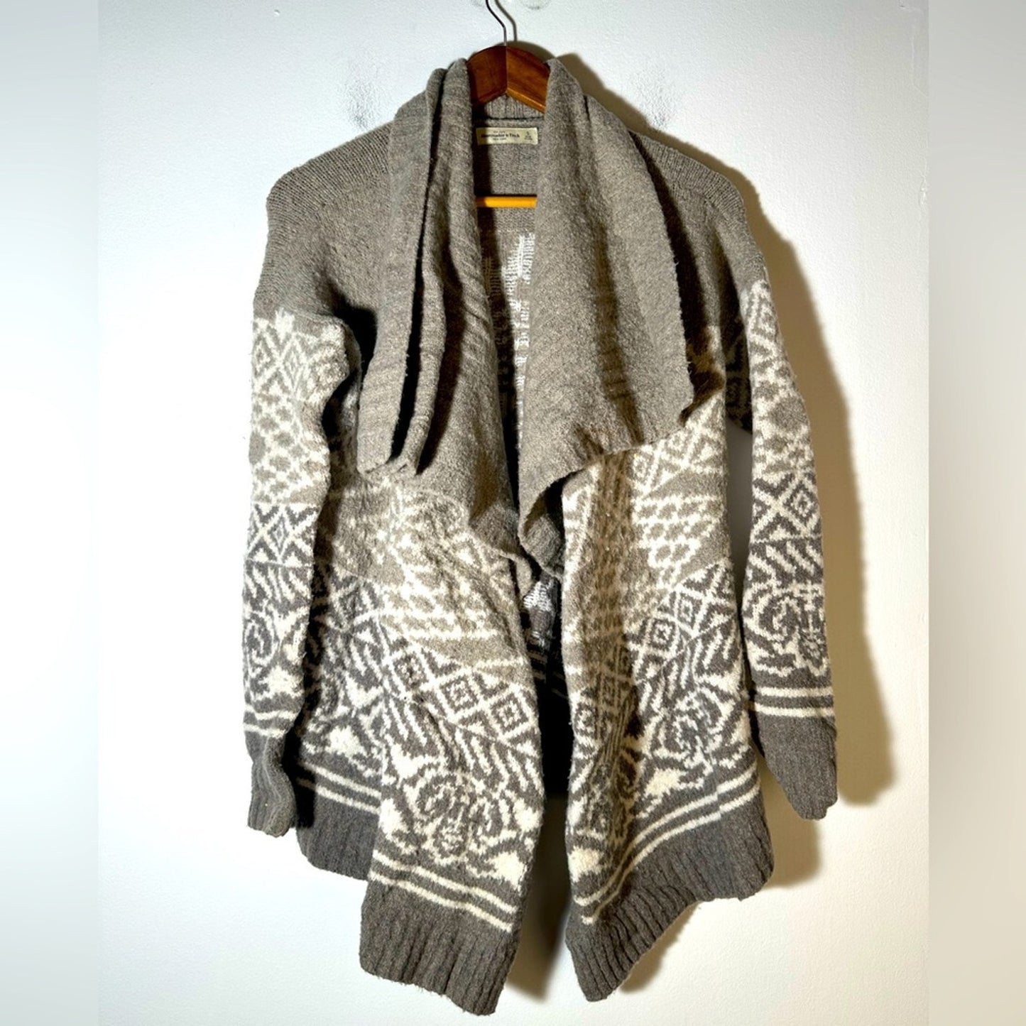Abercrombie & Fitch Cozy Gray and Cream Women's Sweater
