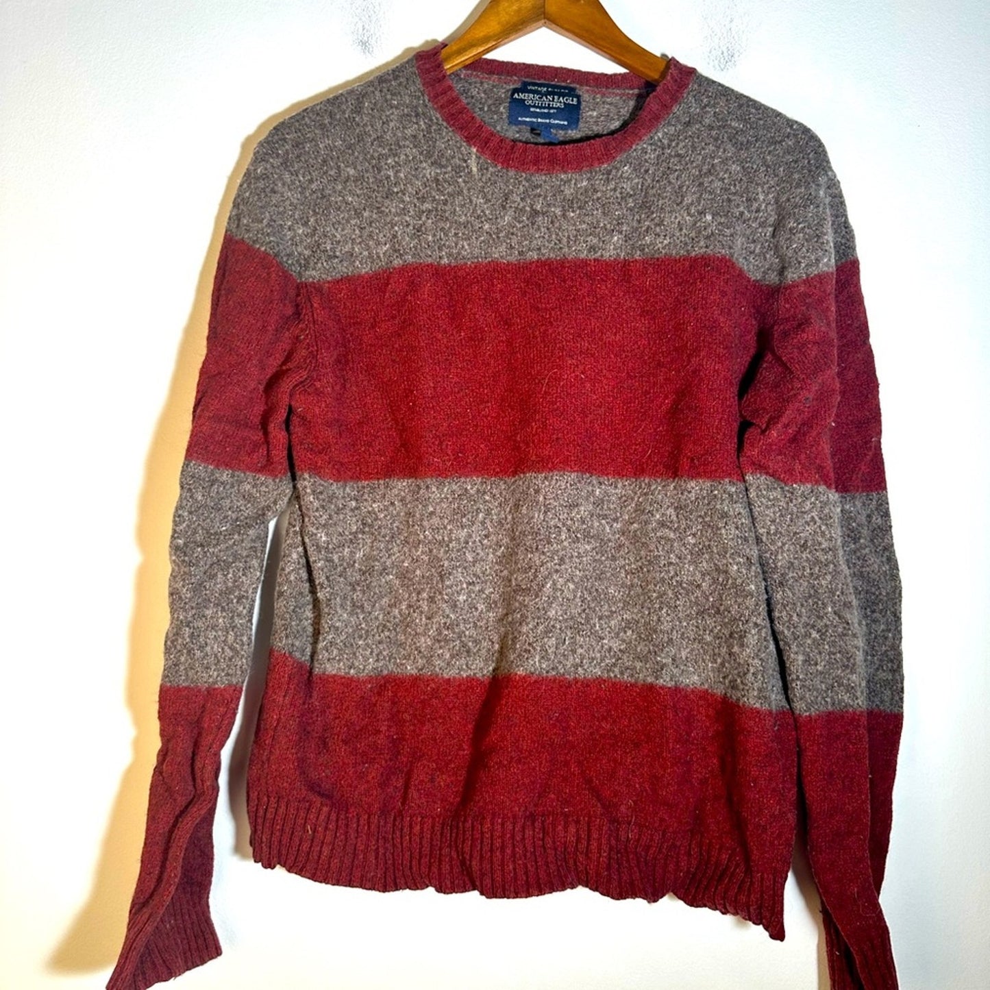 American Eagle Outfitters Red and Gray Crewneck Sweater