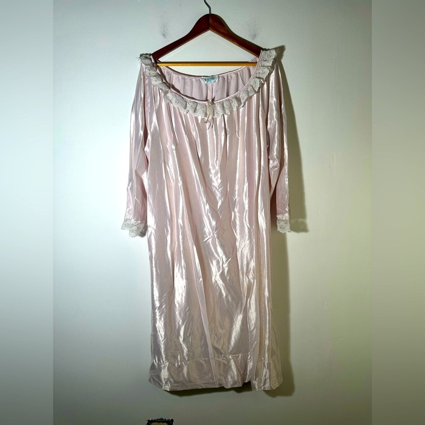Vintage Elegant Pink Lace-Trimmed Nightgown