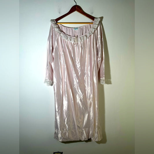 Vintage Elegant Pink Lace-Trimmed Nightgown