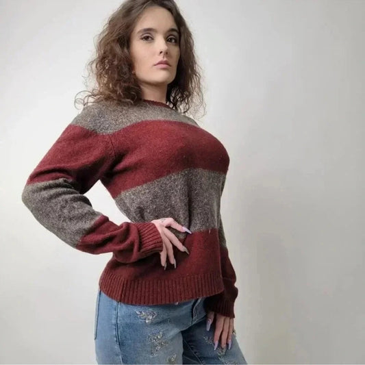 American Eagle Outfitters Red and Gray Crewneck Sweater