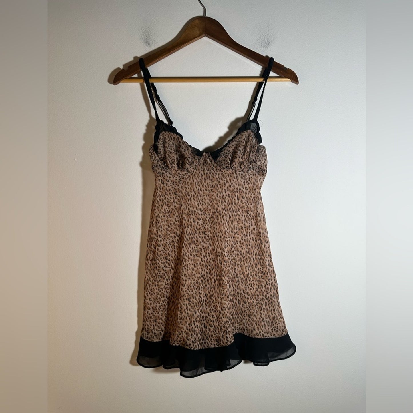 Elegant Leopard Print Chemise with Black Accents