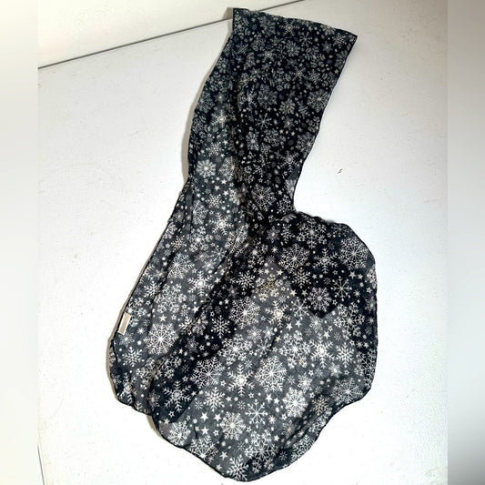 Black and White Snowflake Scarf