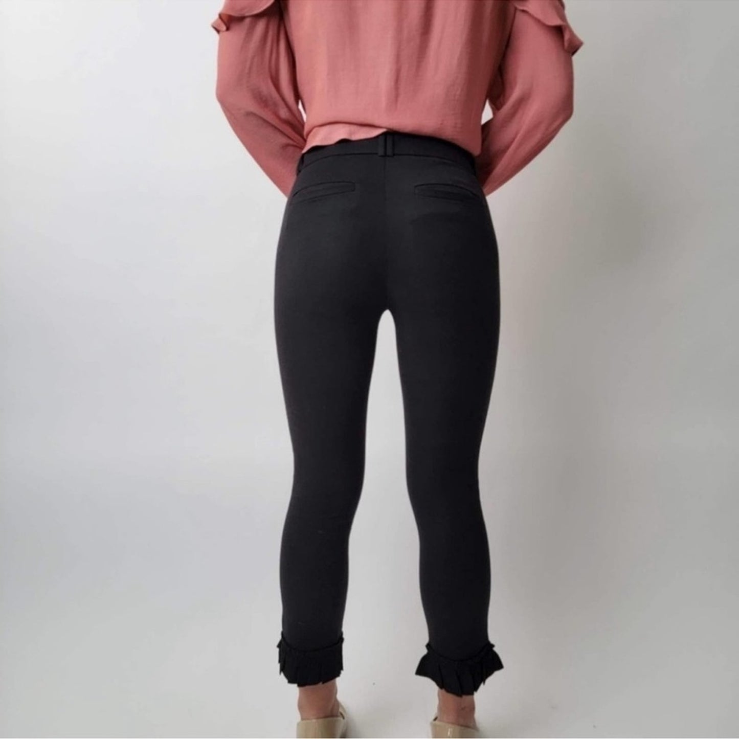 Anthropologie Cartonnier Black Ruffle Hem Pants Capris Cropped Ankle