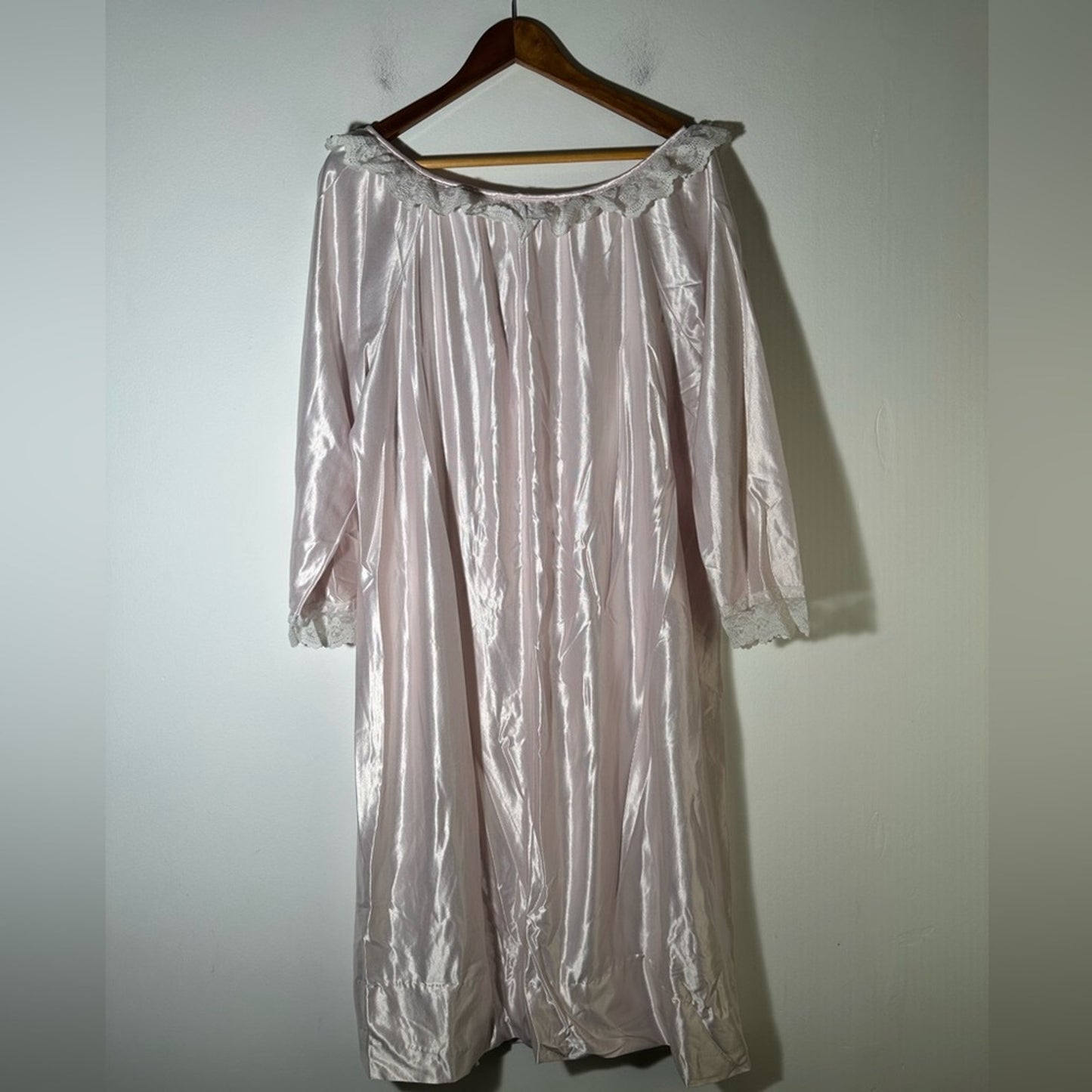 Vintage Elegant Pink Lace-Trimmed Nightgown