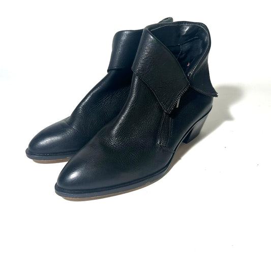 Sole / Society Nickelle Sleek Black Ankle Boots with Elastic Panels