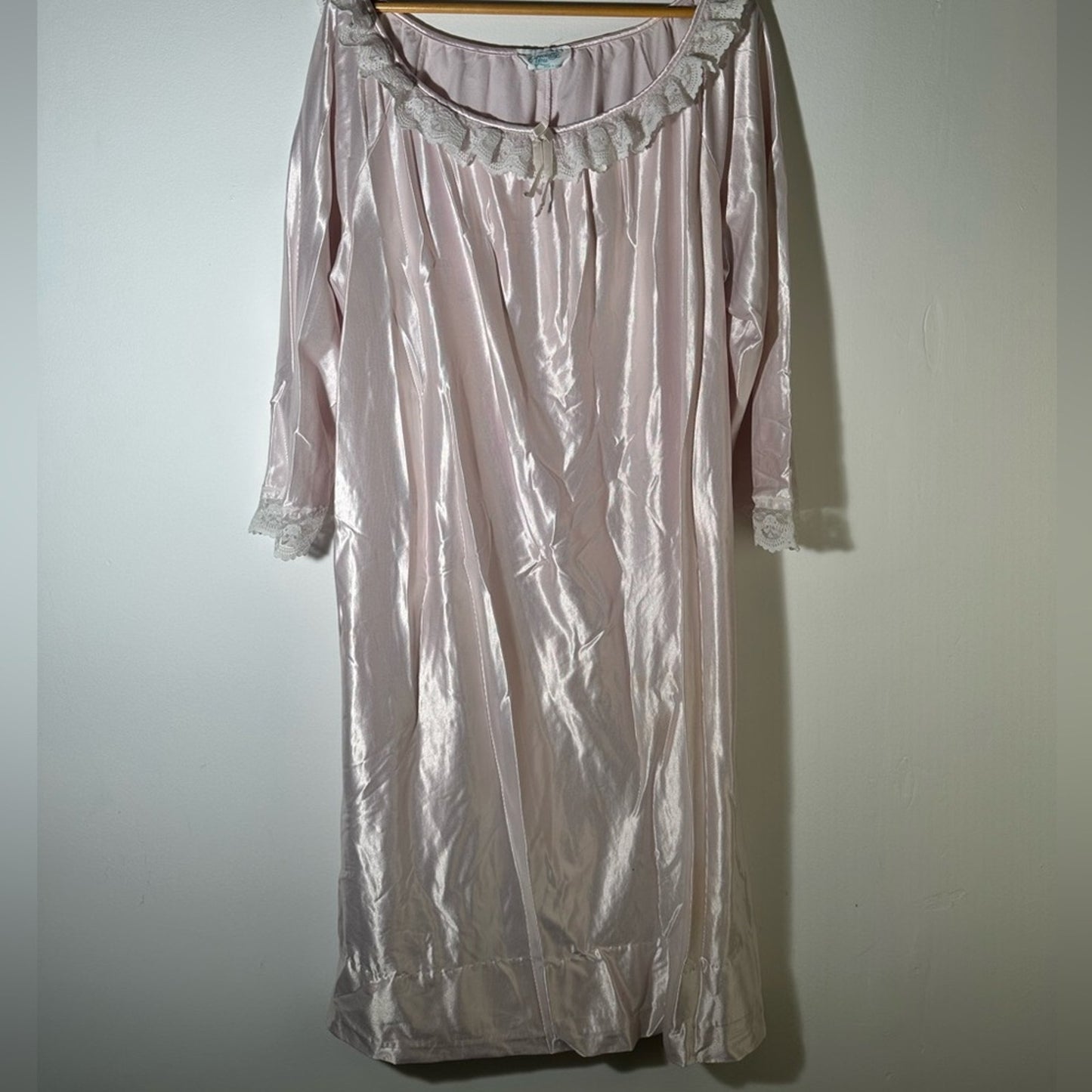 Vintage Elegant Pink Lace-Trimmed Nightgown