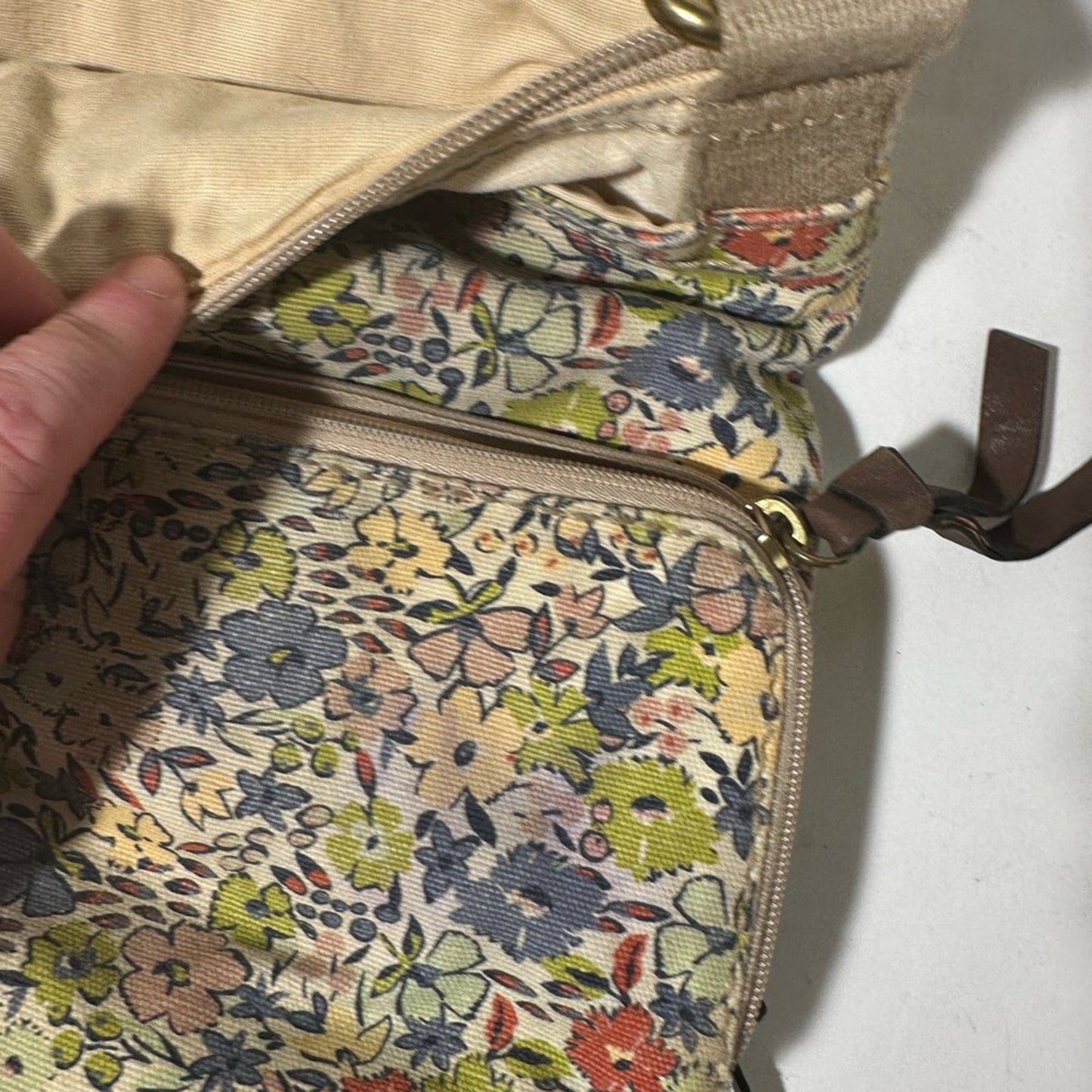 Fossil Cream and Tan Crossbody Bag with Adjustable Strap