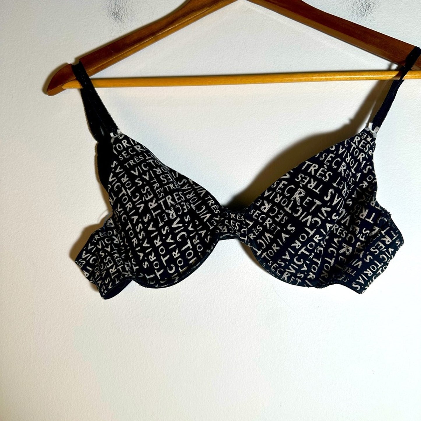 Victoria's Secret Black and White Text Print Bra