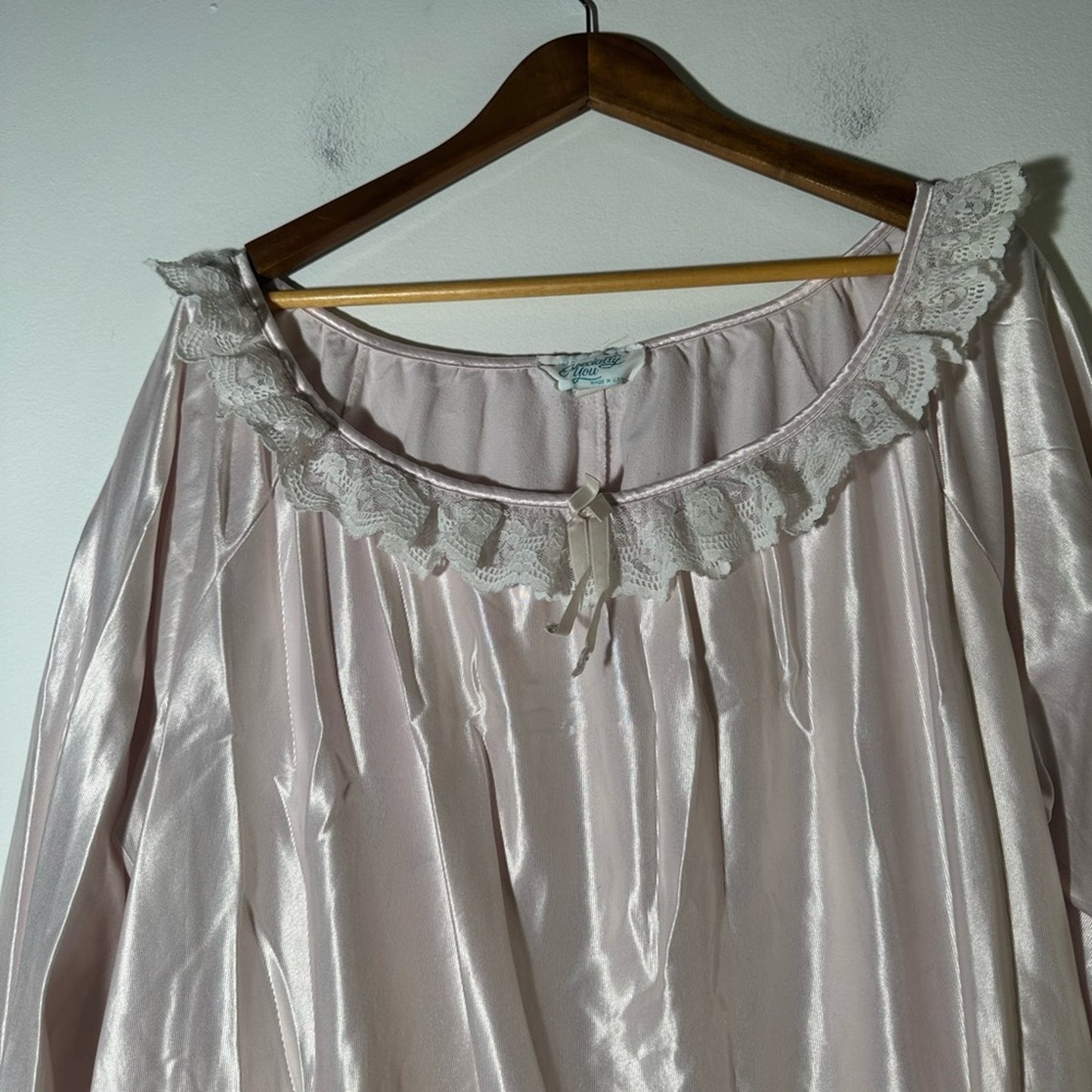 Vintage Elegant Pink Lace-Trimmed Nightgown