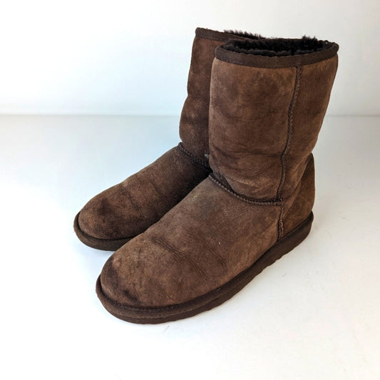 UGG  Australia Classic Short Boots - 9