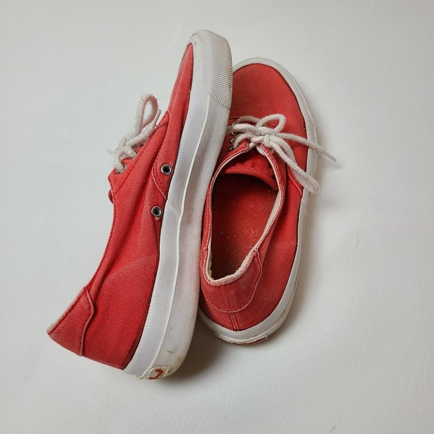 Eddie Bauer Canvas Lace Up Sneakers