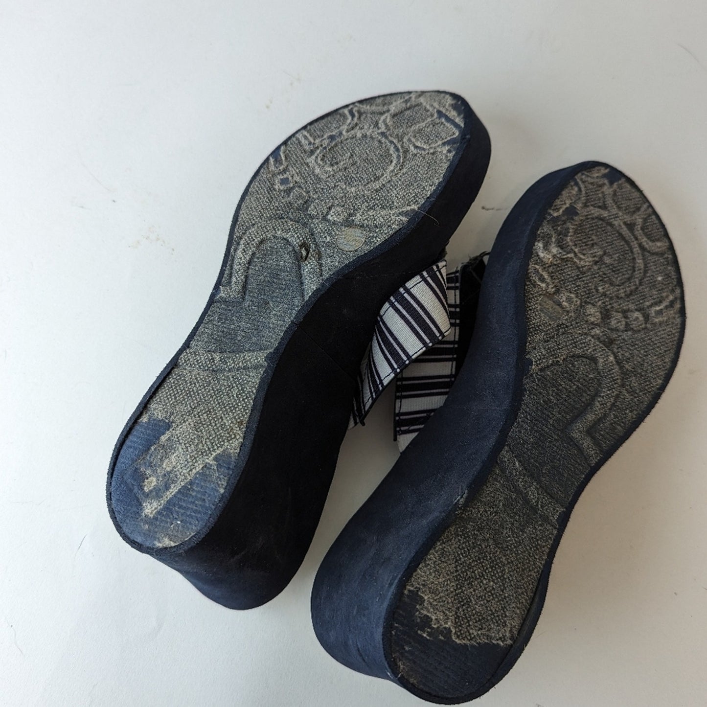 BCBG Paris Sager Wedge Flip Flops - 9