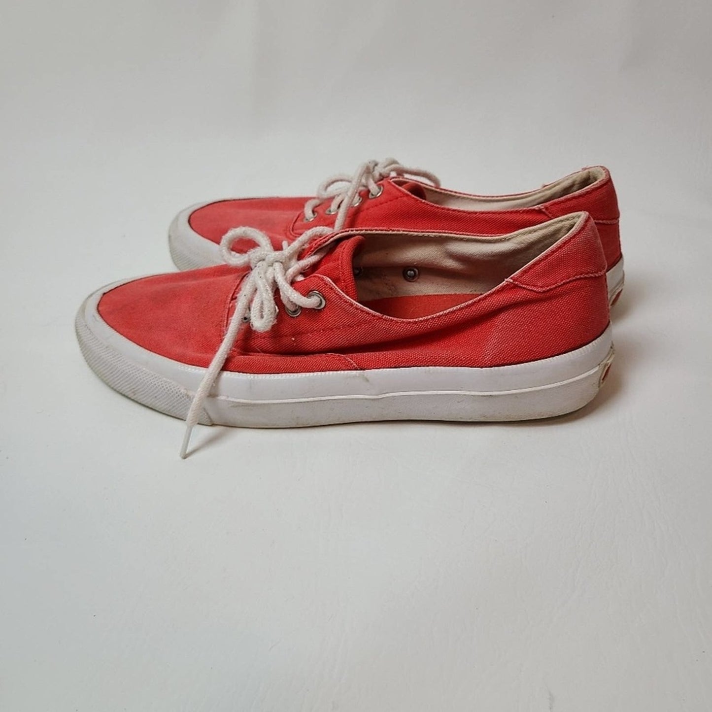 Eddie Bauer Canvas Lace Up Sneakers
