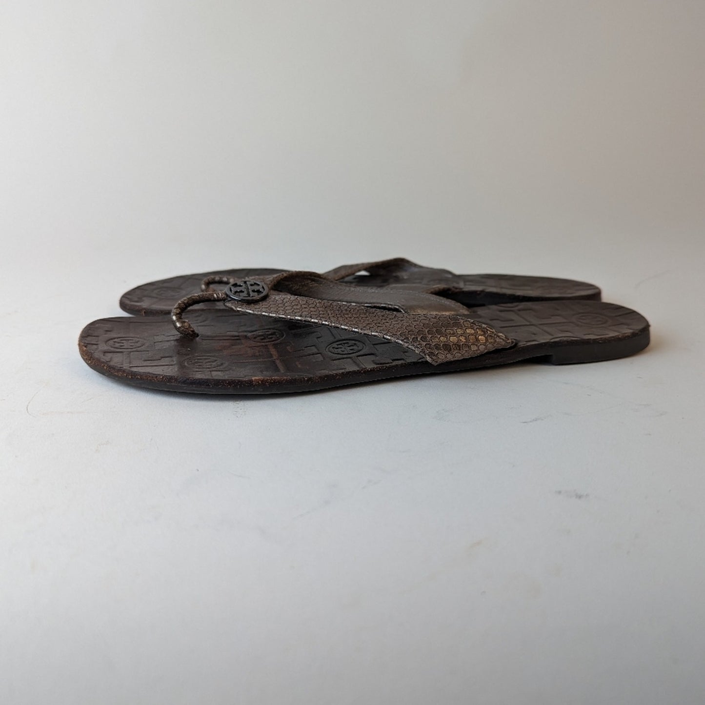Tory Burch Thora Metallic Snakeskin Leather Flip Flops / 9