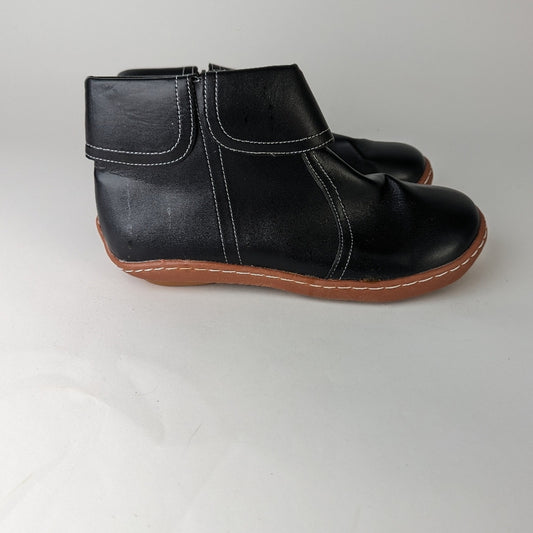 NWOT Stitch Side Ankle Boots 9