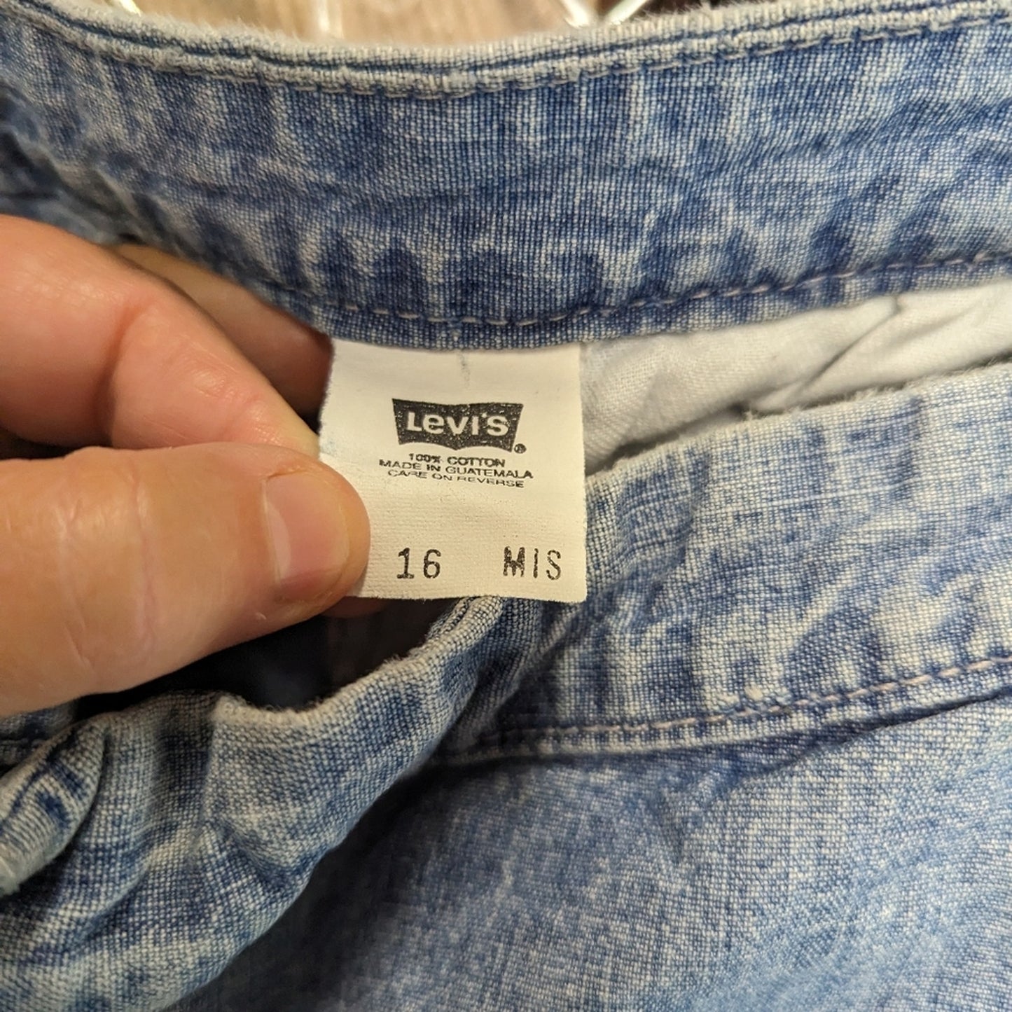 Vintage Levi's Cropped Jeans / 16